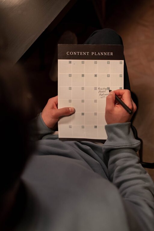 Simple Cleaning Schedule for the Whole Week to Stay Organized